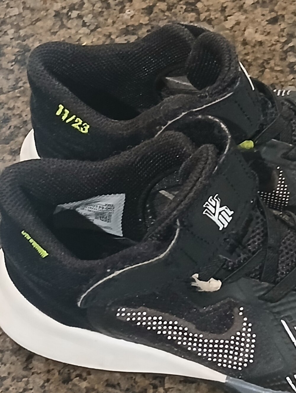 Nike Kyrie Flytrap 5 Low Black Cool Grey Kids Size: 12C - Picture 11 of 11